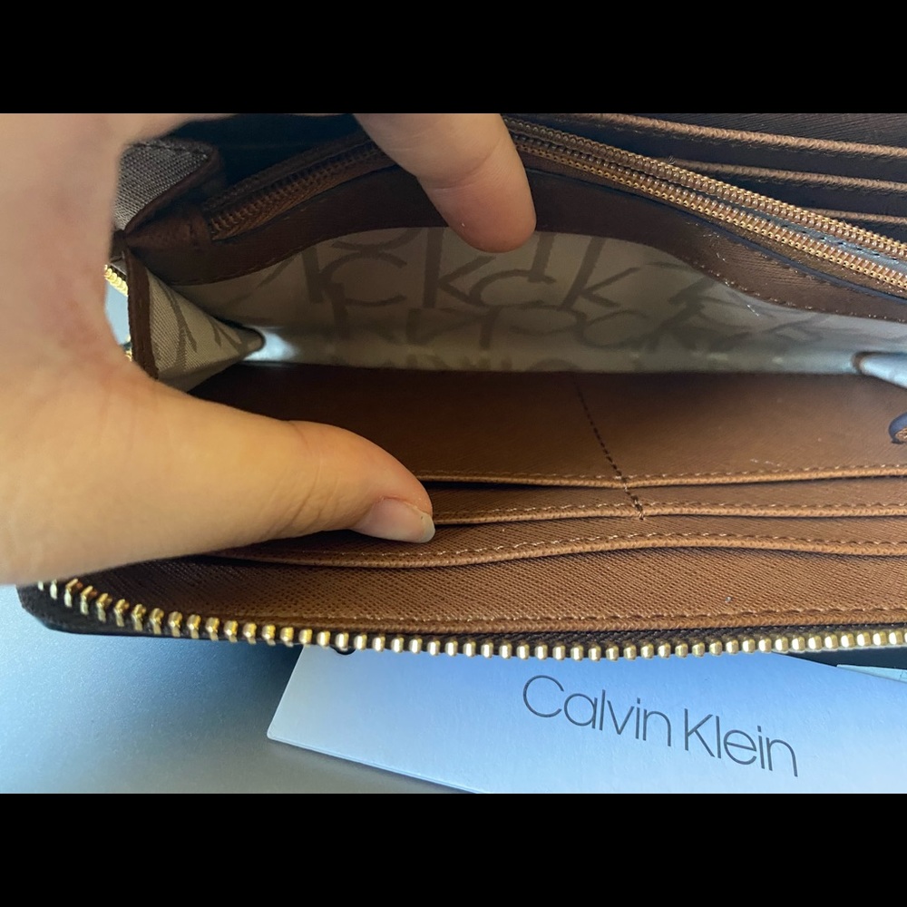 CALVIN KLEIN Monogram Logo Zip Continental Wallet - Picture 8 of 8